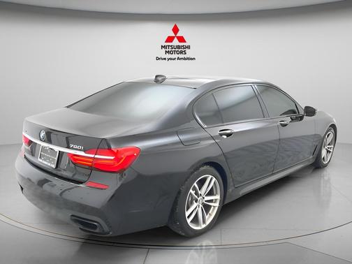 Black Sapphire Metallic 2018 BMW 750 i xDrive