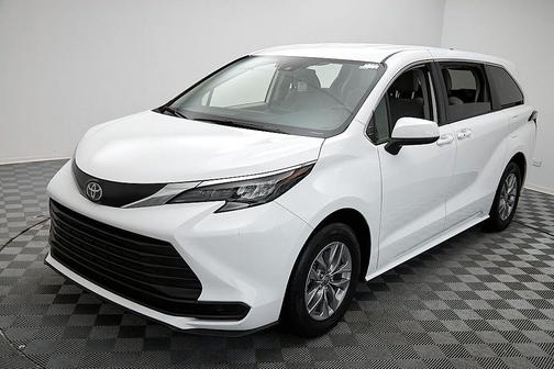 2024 Toyota Sienna LE