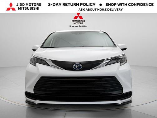 Ice Cap 2024 Toyota Sienna LE