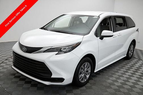 2024 Toyota Sienna LE