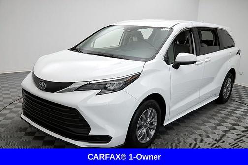 2024 Toyota Sienna LE