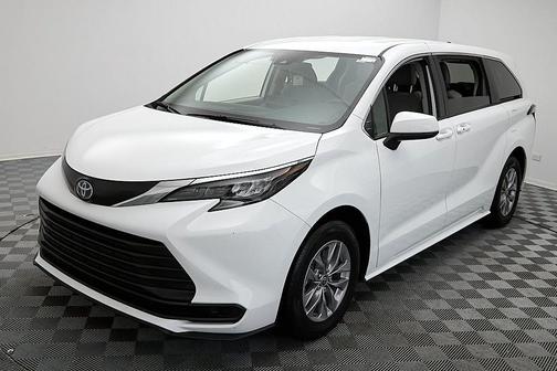 2024 Toyota Sienna LE