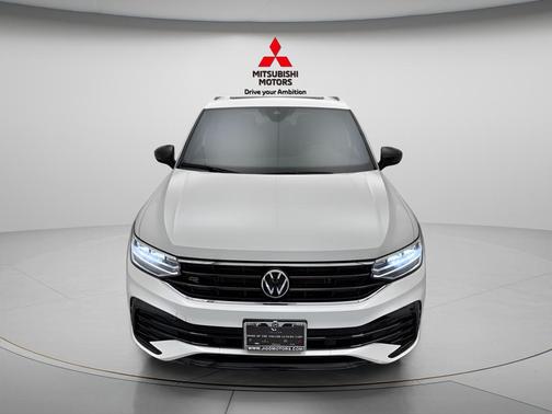 Opal White Pearl 2024 Volkswagen Tiguan 2.0T SE R-Line Black 4MOTION