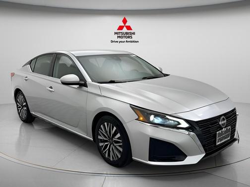 Brilliant Silver Metallic 2023 Nissan Altima 2.5 SV