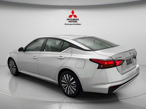 Brilliant Silver Metallic 2023 Nissan Altima 2.5 SV