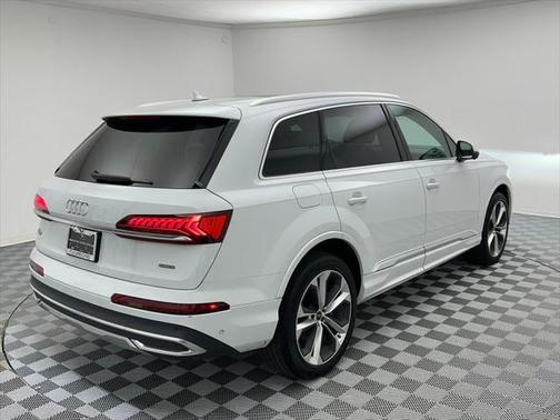 2023 Audi Q7 55 Premium Plus