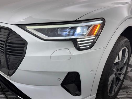 2022 Audi e-tron Premium