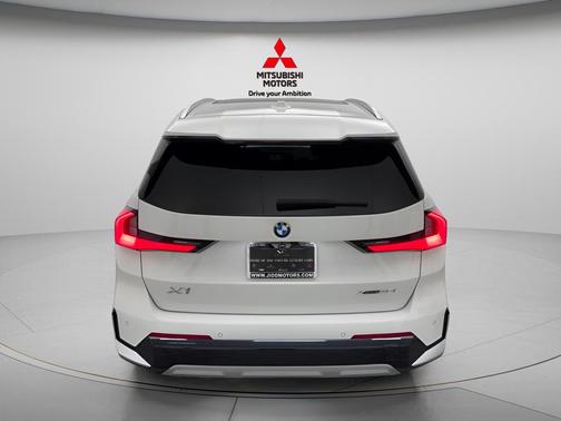 Space Silver Metallic 2026 BMW X1 xDrive28i