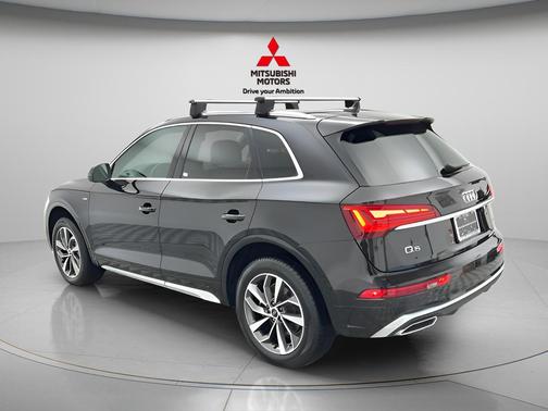 Mythos Black Metallic 2024 Audi Q5 45 S line Premium Plus
