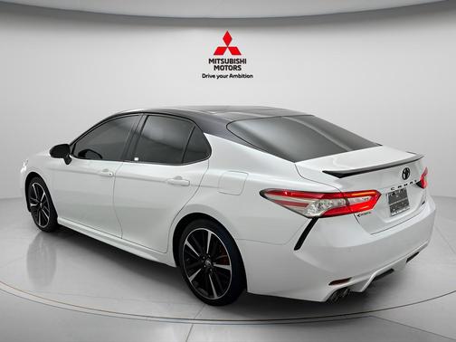 Midnight Black Metallic/Wind Chill 2018 Toyota Camry XSE