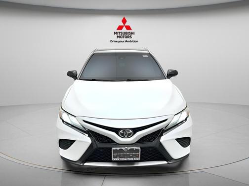 Midnight Black Metallic/Wind Chill 2018 Toyota Camry XSE