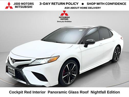 Midnight Black Metallic/Wind Chill 2018 Toyota Camry XSE