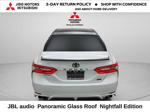 Midnight Black Metallic/Wind Chill 2018 Toyota Camry XSE