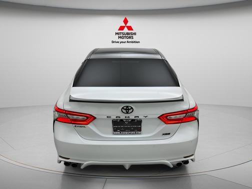 Midnight Black Metallic/Wind Chill 2018 Toyota Camry XSE