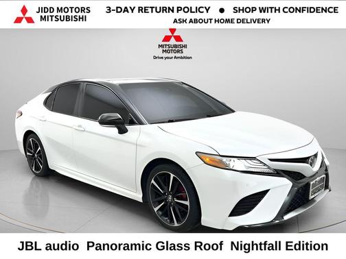 Midnight Black Metallic/Wind Chill 2018 Toyota Camry XSE