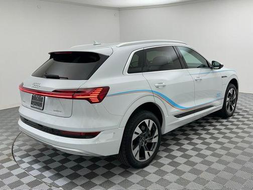 2021 Audi e-tron Premium Plus