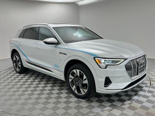 2021 Audi e-tron Premium Plus