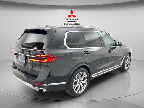 Black Sapphire Metallic 2025 BMW X7 xDrive40i