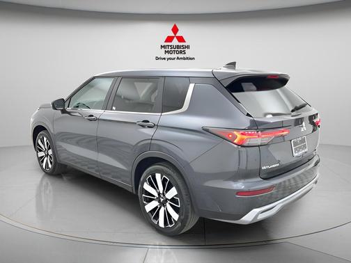 Gray 2025 Mitsubishi Outlander SE 2.5 S-AWC
