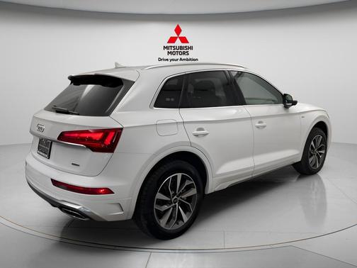 White 2024 Audi Q5 45 S line Premium Plus