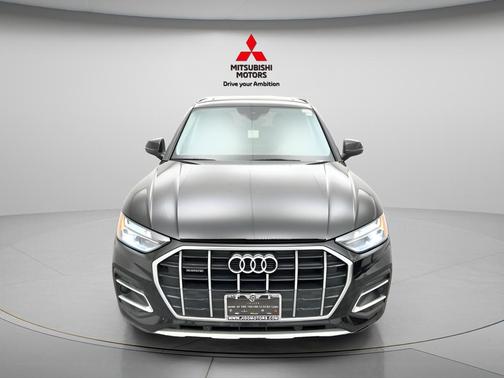 Mythos Black Metallic 2023 Audi Q5 40 Premium