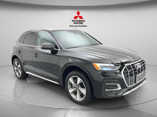 Mythos Black Metallic 2023 Audi Q5 40 Premium