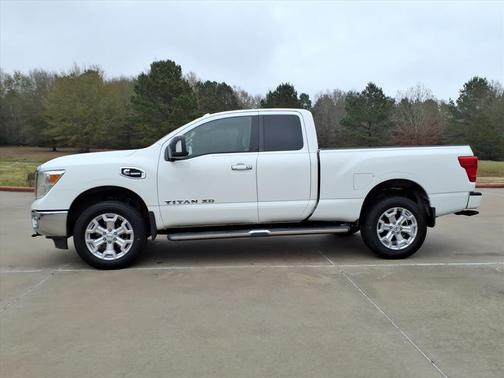 2017 Nissan Titan XD SV