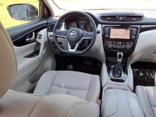 Brilliant Silver 2022 Nissan Rogue Sport SL