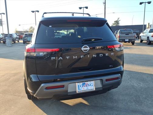 2026 Nissan Pathfinder SL