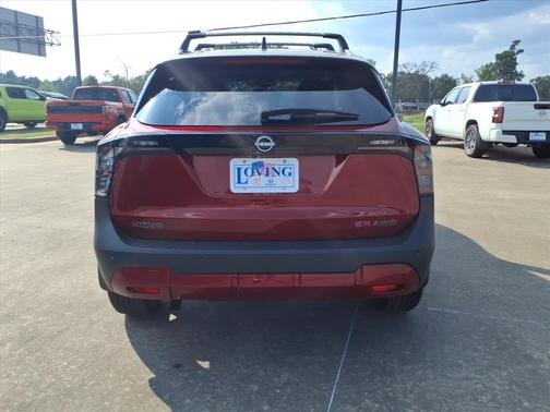 2t Red Blk Roof 2026 Nissan Kicks SR