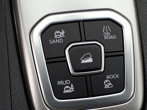 Glacier White 2026 Nissan Frontier SV
