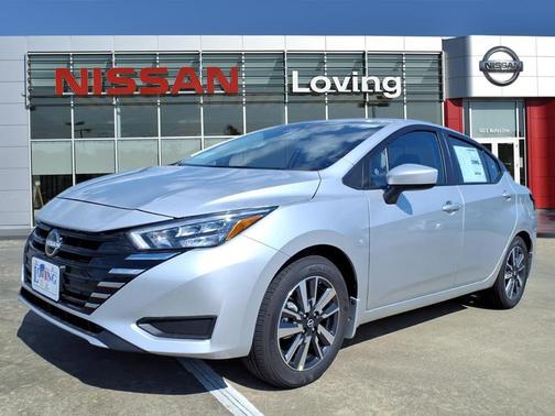 Brilliant Silver 2025 Nissan Versa 1.6 SV