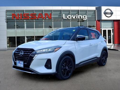 Aspen White / Super Black 2024 Nissan Kicks SR