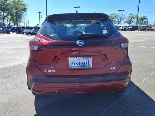 2021 Nissan Kicks SR