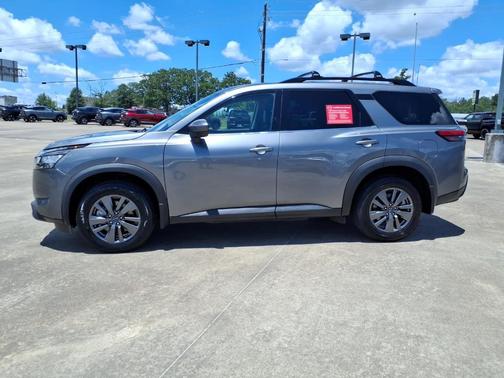 Gun Metallic 2022 Nissan Pathfinder SV