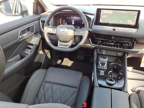 Champagne Silve 2026 Nissan Rogue Platinum