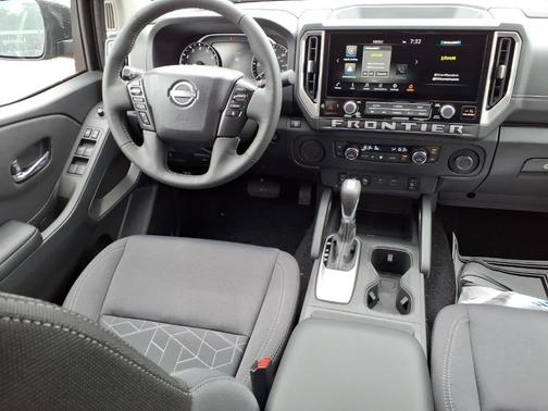 Green 2026 Nissan Frontier SV