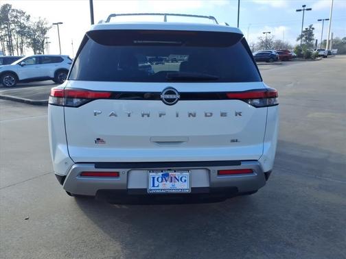 2024 Nissan Pathfinder SL