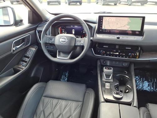 Champagne Silve 2025 Nissan Rogue Platinum