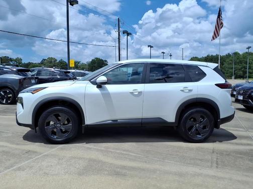 Pearl 2026 Nissan Rogue SV