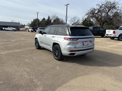 2025 Jeep Grand Cherokee Summit