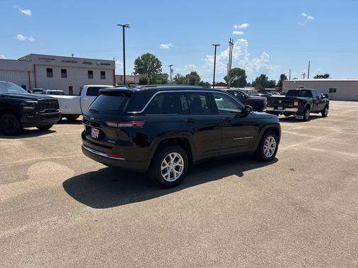 Diamond Black Crystal Pearlcoat 2023 Jeep Grand Cherokee Limited