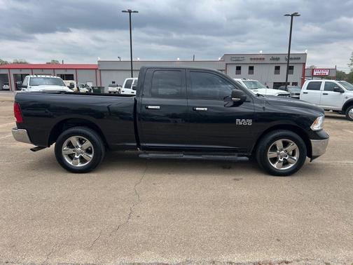 Brilliant Black Crystal Pearlcoat 2018 RAM 1500 Big Horn