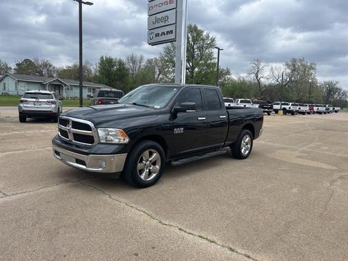 Brilliant Black Crystal Pearlcoat 2018 RAM 1500 Big Horn