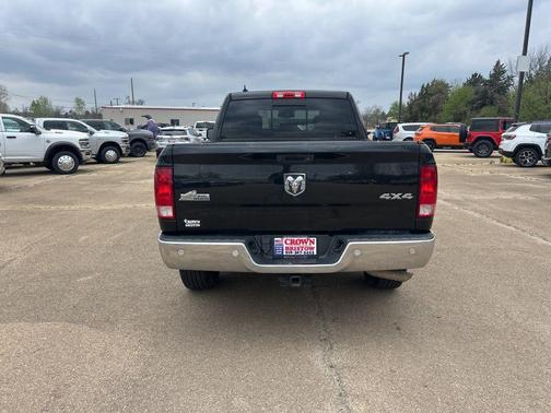 Brilliant Black Crystal Pearlcoat 2018 RAM 1500 Big Horn