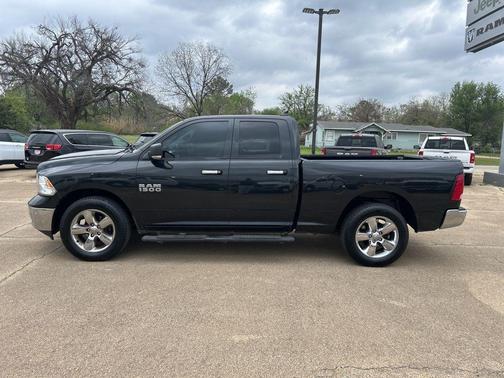Brilliant Black Crystal Pearlcoat 2018 RAM 1500 Big Horn