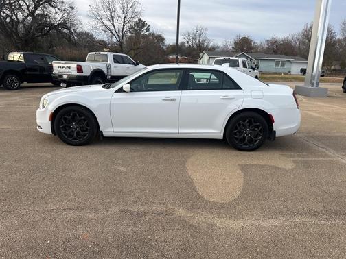 2019 Chrysler 300 S