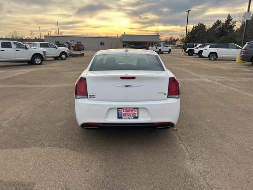 2019 Chrysler 300 S