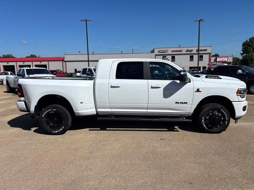 Bright White Clearcoat 2024 RAM 3500 Laramie