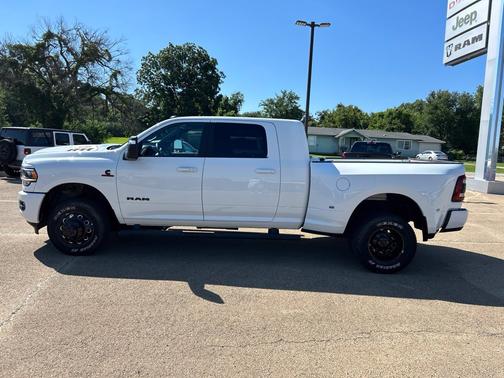 Bright White Clearcoat 2024 RAM 3500 Laramie